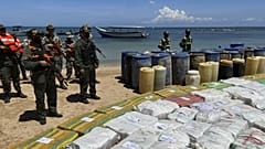 Archív fotó: a venezuelai hadsereg által lefoglalt illegális drogok Tiraya tengerpartján