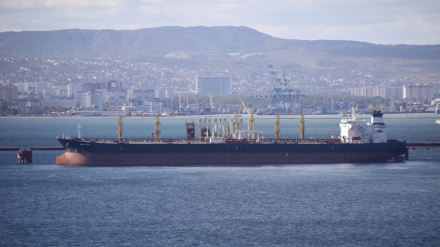 Archív fotó: orosz olajtanker Novorosszijszk kikötőjében