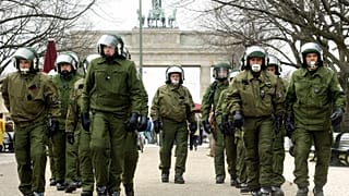 Wovor haben die Menschen in Deutschland am meisten Angst? Der Angstindex 2025 gibt Antworten.