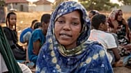 جيسما آدم إدريس، 23 عامًا، فرّت من الحرب في الفاشر بمنطقة دارفور الغربية في السودان في مقر قوات دفاع  (SSPDF) في جوبا، جنوب السودان يوم الجمعة، 17 يناير 2025