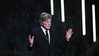 L'acteur et réalisateur Robert Redford s'adresse au public lors de la 44e cérémonie des César du cinéma, à Paris, le vendredi 22 février 2019.