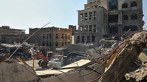 إسرائيل تستهدف صنعاء بواسطة 20 مقاتلة والجيش يتوعد الحوثيين بالمزيد في الأيام المقبلة