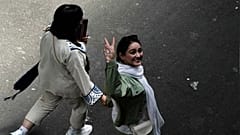  دختران با پوشش اختیاری در تهران