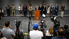 El fiscal del condado de Utah, Jeff Gray, habla durante una rueda de prensa en la que anuncia los cargos presentados contra Tyler Robinson, en Provo, Utah, el 16 de septiembre de 2025.