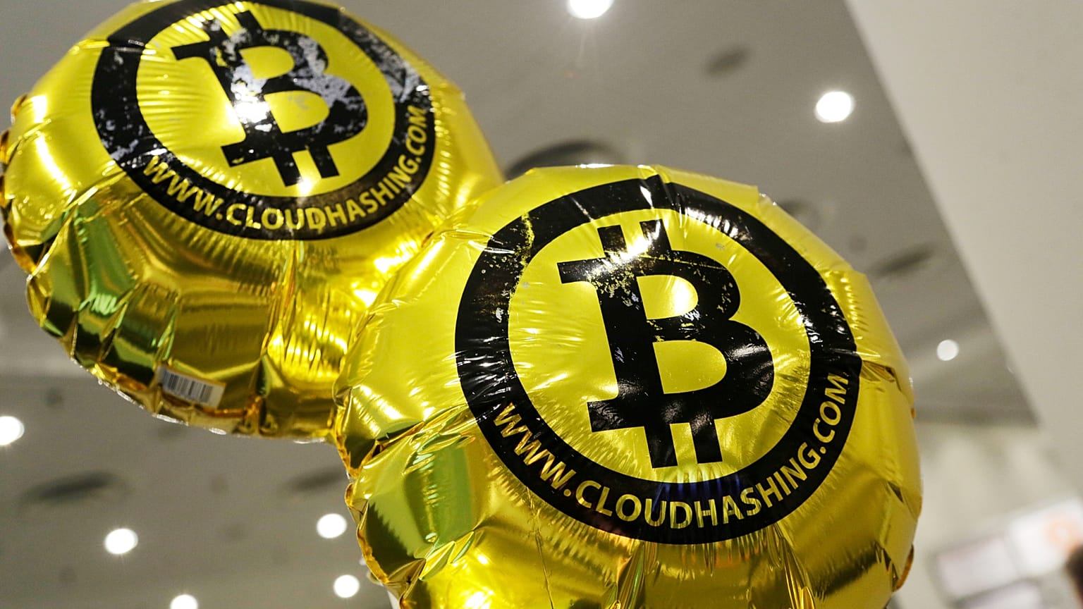 بالونات تحمل شعار البيتكوين في مؤتمر في نيويورك، الاثنين 7 أبريل/ نيسان 2014.