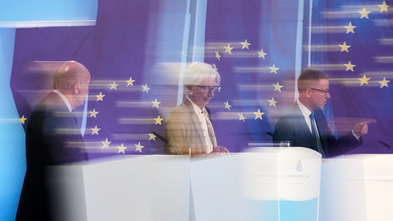 President of the European Central Bank Christine Lagarde, center, briefs the media during a press conference at the bank's headquarters in Frankfurt, Germany. 11 Sept. 2025.