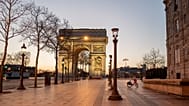 Paris'in kuzeybatısında yer alan dünyanın en ünlü caddelerinden Champs-Elysees, 2017.