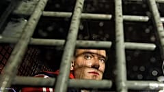 Der Oppositionsführer Alexej Nawalny wird in einem Polizeiwagen hinter Gittern gesehen, nachdem er bei Protesten in Moskau festgenommen wurde, 8. Mai 2012