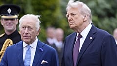 Reino Unido: Donald Trump recebido com pompa e circunstância pela família real
