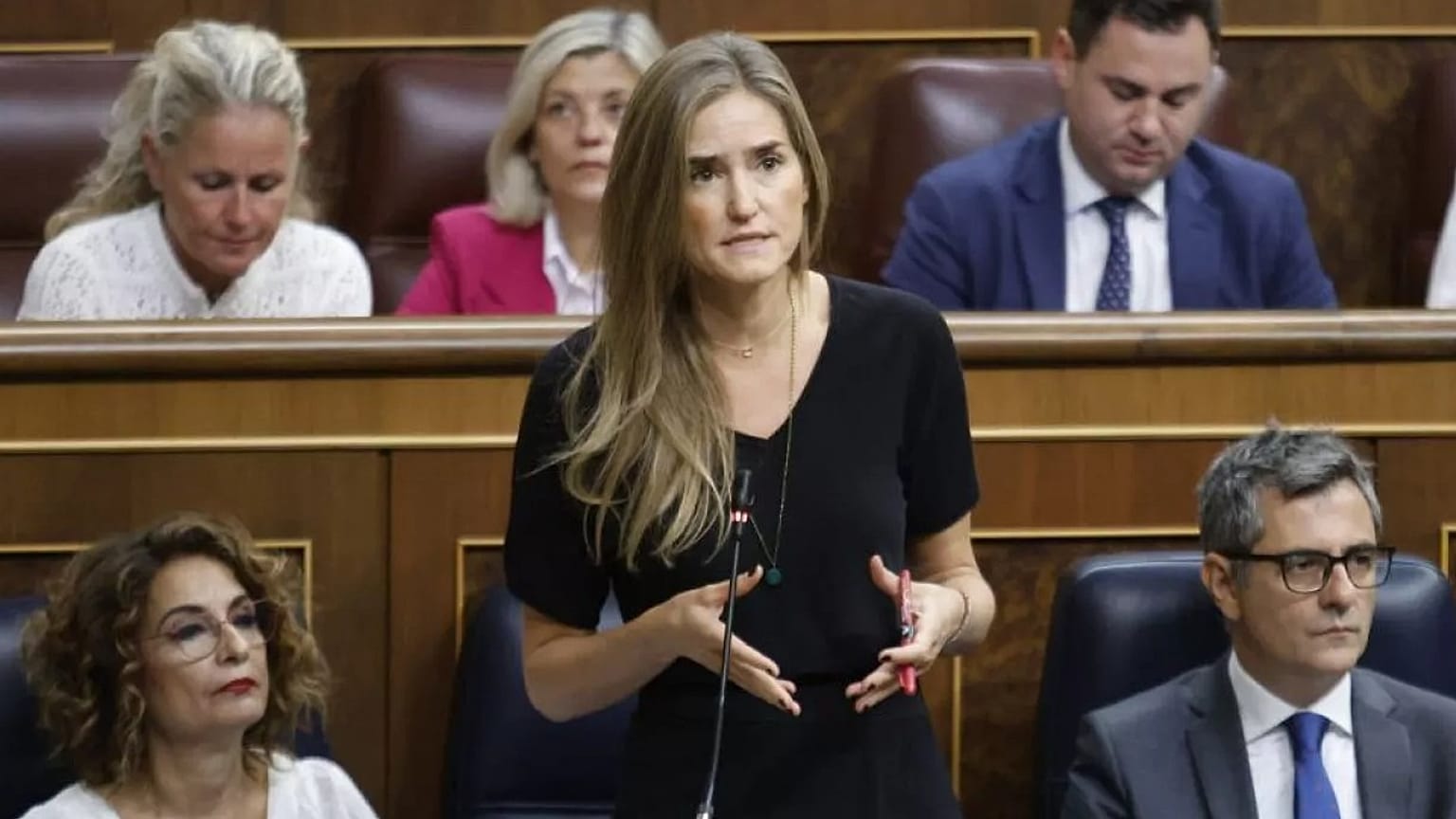 La actual ministra de Transición Ecológica, Sara Aagesen, interviene en una sesión de control parlamentaria del miércoles 17 de septiembre