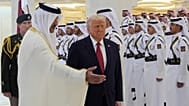 شیخ تمیم بن حمد آل ثانی، امیر قطر، در مراسم استقبال رسمی از دونالد ترامپ، رئیس جمهوری آمریکا در دوحه، قطر، چهارشنبه، ۱۴ مه ۲۰۲۵.