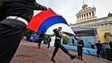 Members of a young naval sailors club perform with Russian national flag during Russia's National Flag Day celebration in St. Petersburg, Russia, 22 August 2025.