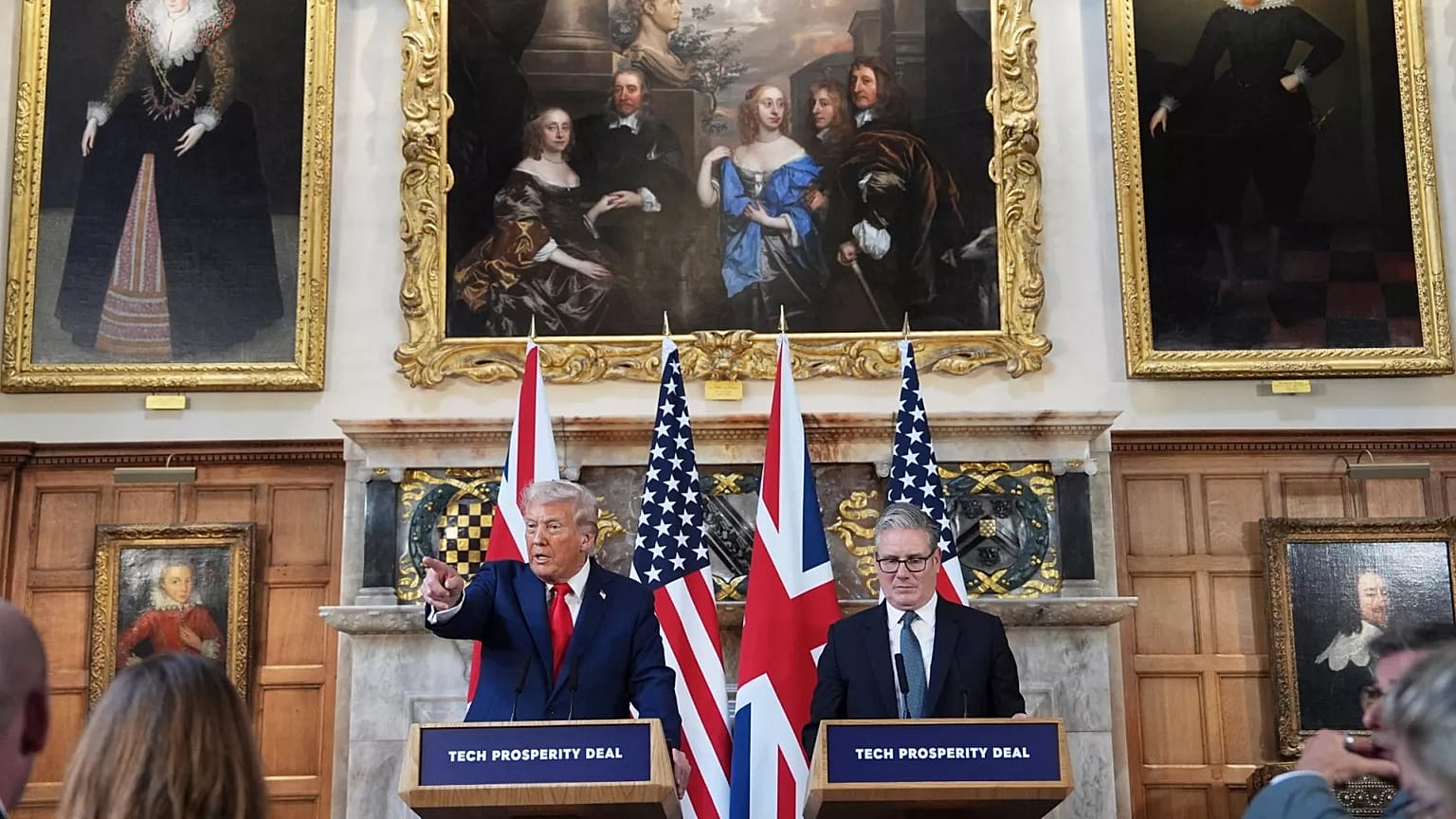 US President Donald Trump gestures next to Britain's Prime Minister Keir Starmer during a joint press conference at Chequers, 18 September, 2025