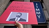 Como é que os apresentadores de programas noturnos defenderam a suspensão de Jimmy Kimmel?