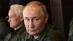 Le président russe Vladimir Poutine participe à des exercices militaires russo-biélorusses dans la région de Nijni Novgorod, 16 septembre 2025.