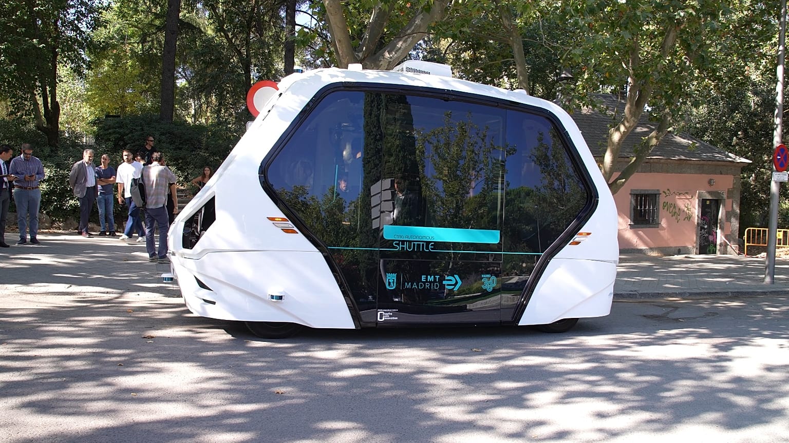 O miniautocarro 100% elétrico sem condutor já está a circular na Casa de Campo de Madrid.