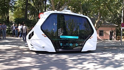 Der zu 100 % elektrische, fahrerlose Minibus ist bereits in der Casa de Campo in Madrid unterwegs.