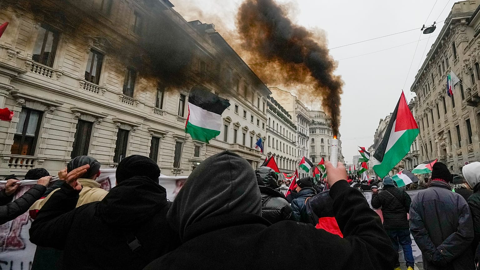 Si sono tenute varie manifestazioni a favore di Gaza negli ultimi mesi: questa foto si riferisce a un corteo a Milano del dicembre 2024