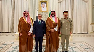 دیدار نخست وزیر پاکستان با مقامات سعودی