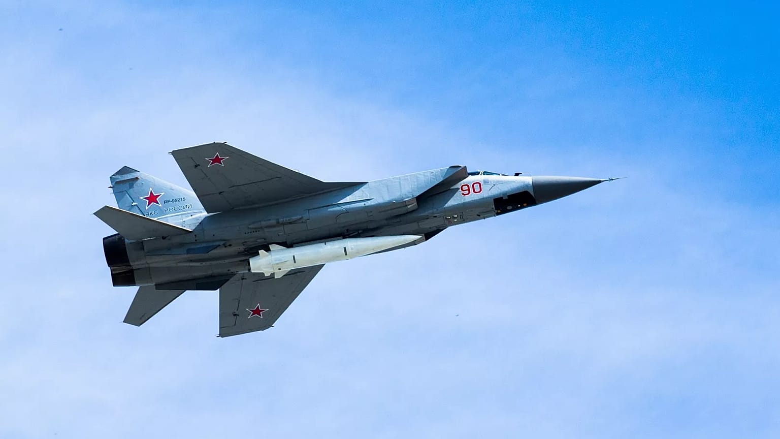 A Russian Air Force MiG-31K jet carries a high-precision hypersonic aero-ballistic missile during a military parade, 9 May, 2018