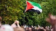پرچم فلسطین در یکی از راهپیمایی‌های طرفداران حقوق فلسطینی‌ها