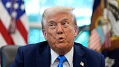 الرئيس الأمريكي دونالد ترامب متحدثًا في المكتب البيضاوي بالبيت الأبيض، الجمعة 19 سبتمبر 2025، في واشنطن.