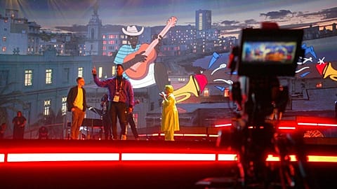 Kübalı şarkıcı Zulema Iglesias ve ekibi LIVE Arena sahnesinde provada.