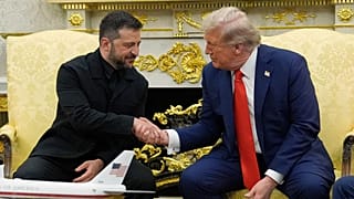 الرئيس الأمريكي دونالد ترامب يلتقي الرئيس الأوكراني فولوديمير زيلينسكي في البيت الأبيض – 18 أغسطس 2025.