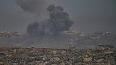 الدخان يتصاعد إلى السماء عقب غارة عسكرية إسرائيلية في شمال قطاع غزة، كما شوهد من جنوب إسرائيل، السبت 20 سبتمبر 2025
