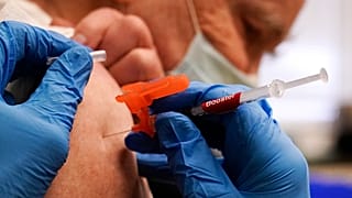 A koronavírus járvány megoldása a vakcina és a kialakuló nyájimmunitás lett.