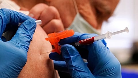 A koronavírus járvány megoldása a vakcina és a kialakuló nyájimmunitás lett.