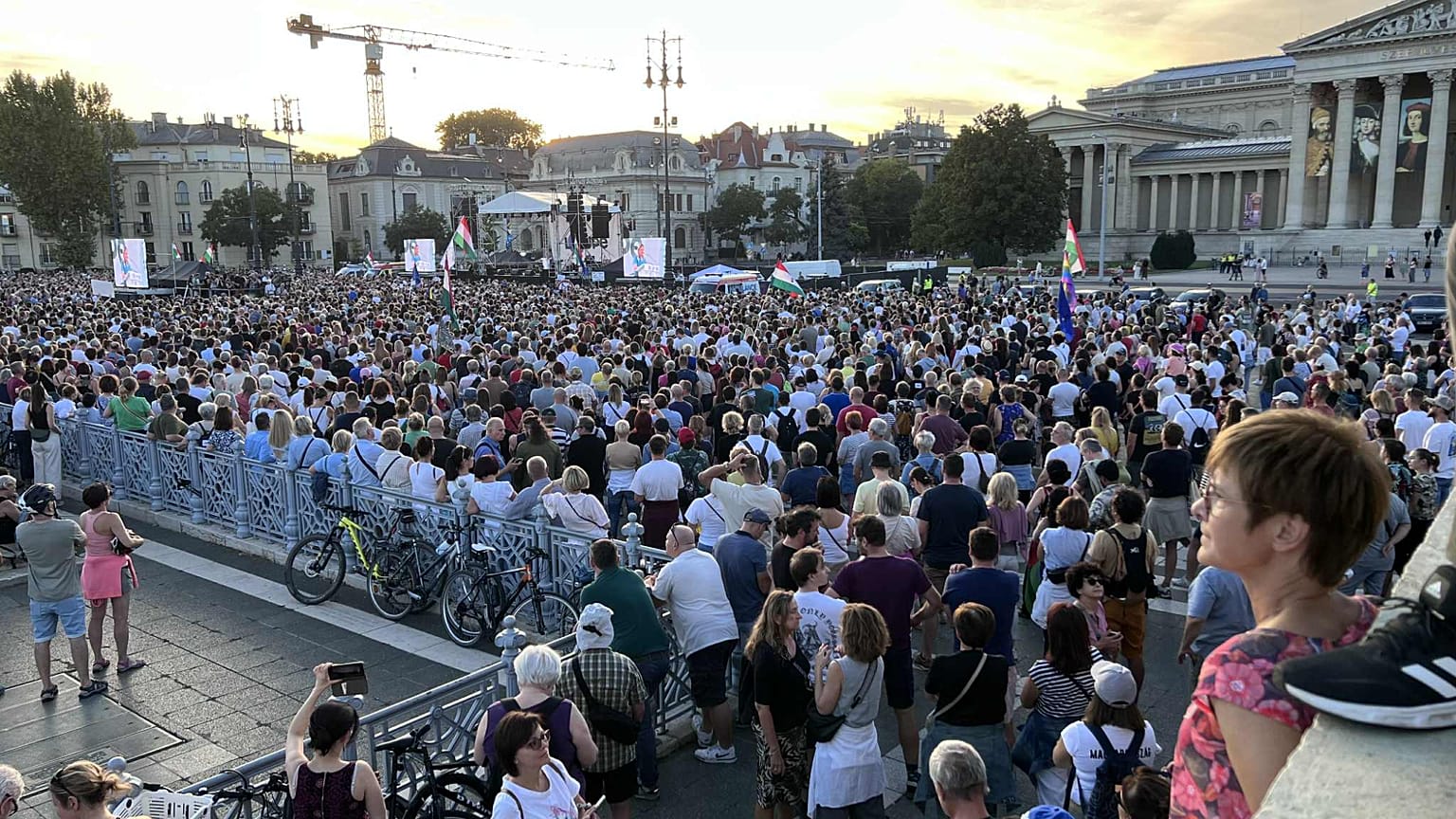 Tüntetés a Hősök terén 2025. szeptember 21-én
