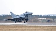 Ein Kampfflugzeug vom Typ Eurofighter startet Dienstag, 2. Maerz 2010, auf dem Fliegerhorst Laage, Mecklenburg-Vorpommern, zu einem Ausbildungsflug.
