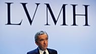الرئيس التنفيذي لمجموعة LVMH برنار أرنو خلال مؤتمر صحفي في باريس، الثلاثاء 28 كانون الثاني/يناير 2020.