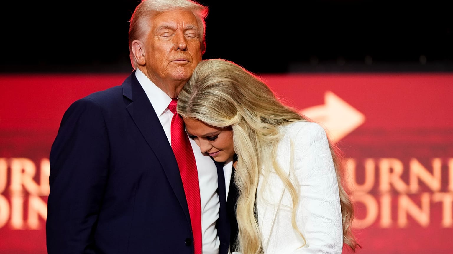 Donald Trump y su esposa Melania, en el acto de Charlie Kirk