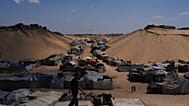 فلسطينيون نازحون في خان يونس جنوب قطاع غزة، الأحد 21 أيلول/سبتمبر 2025. 