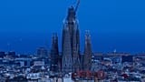 Sagrada Familia, uzaktan görülüyor.