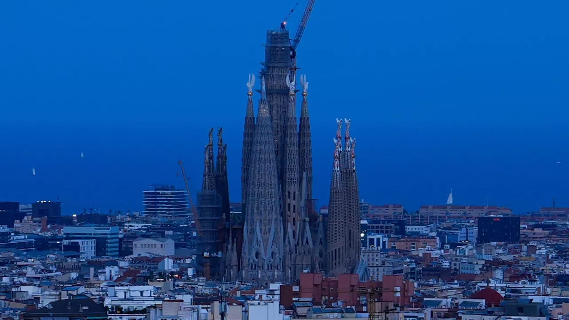 A Sagrada Família, vista de longe.