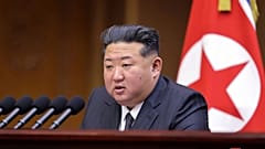 الزعيم الكوري الشمالي كيم جونغ أون وهو يتحدث خلال جلسة للبرلمان في مجلس الشعب الأعلى، عُقدت في 20 و21 سبتمبر/أيلول 2025 في بيونغ يانغ.