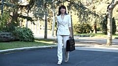 La ministra de Igualdad, Ana Redondo, en los jardines de la Moncloa