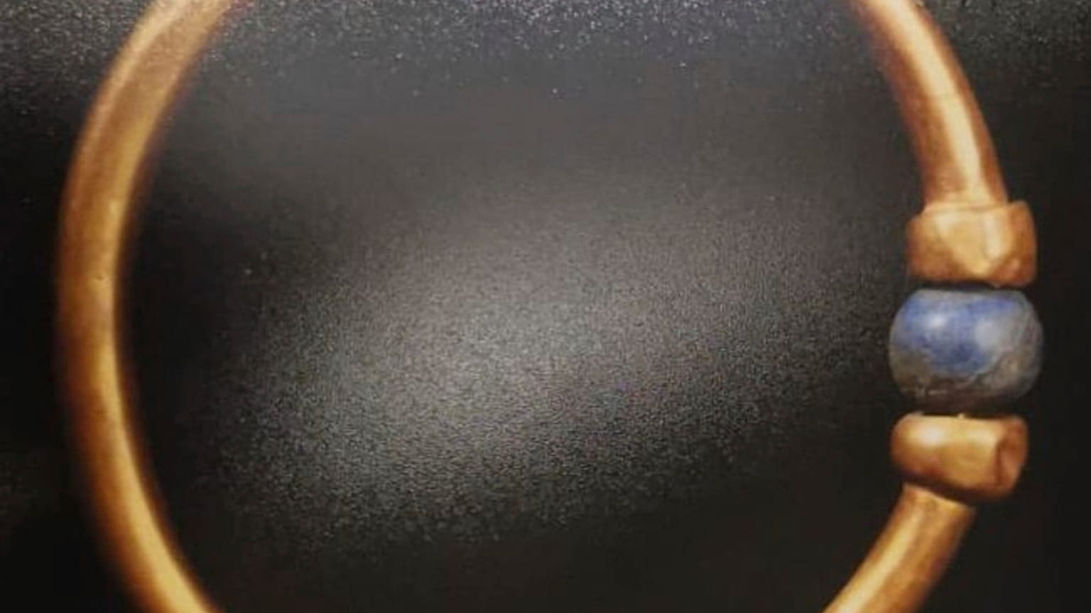 سوار أثري عمره 3,000 عام كان يعود لفرعون قديم، وقد سُرق من المتحف المصري الشهير في القاهرة