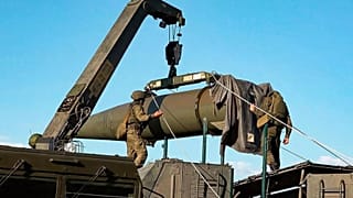 Russian troops load an Iskander missile during a tactical nuclear weapon drill at an undisclosed location in Russia, 21 May, 2024