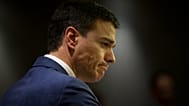 El líder del Partido Socialista de España, Pedro Sánchez, escucha una pregunta durante una rueda de prensa tras su reunión con el rey Felipe VI, el 26 de abril de 2016..