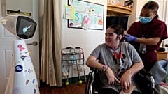 Este robot terapéutico puede desplazarse por las salas de los hospitales y controlar a los niños enfermos.