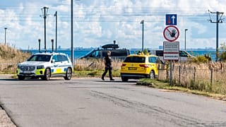 La Policía danesa y el Servicio de Seguridad e Inteligencia (PET) están presentes en el DSB en Kystvejen, junto al aeropuerto de Copenhague, el martes 23 de septiembre de 2025