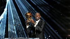 Ousmane Dembélé du Paris Saint-Germain reçoit le Ballon d'Or masculin 2025 lors de la 69e cérémonie du Ballon d'Or au Théâtre du Chatelet à Paris, lundi 22 septembre 2025.