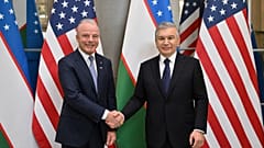 Üzbegisztán elnöke, Shavkat Mirziyoyev találkozott a "Boeing Global" elnökével, Brendan Nelsonnal.