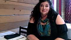 Tara Reade pose pour une photo lors d'une interview à Nevada City, en Californie, le 4 avril 2019.