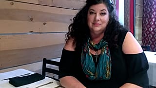 Tara Reade pose pour une photo lors d'une interview à Nevada City, en Californie, le 4 avril 2019.