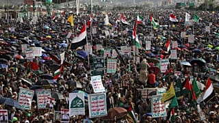 أنصار جماعة "أنصار الله" (الحوثيين) يشاركون في مظاهرة أسبوعية مناهضة لإسرائيل في صنعاء، اليمن، الجمعة 12 سبتمبر/ أيلول 2025.